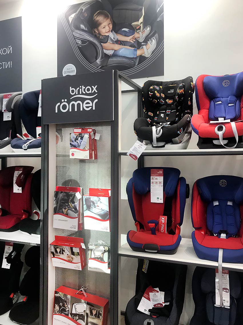 Мир детства - стенд Britax Roemer с креслами