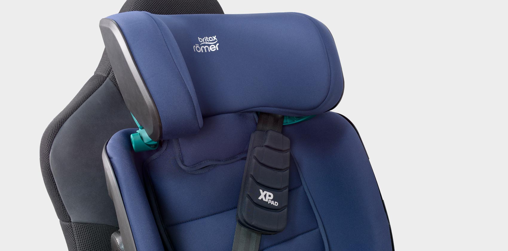 Britax Römer Advansafix i-Size диагональный ремень проходит через XP-Pad