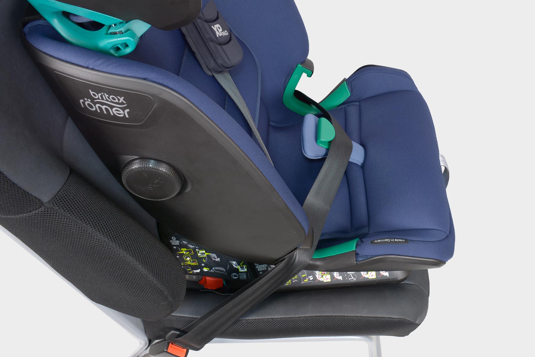 Britax Römer Advansafix i-Size поясной ремень через Secure Guard