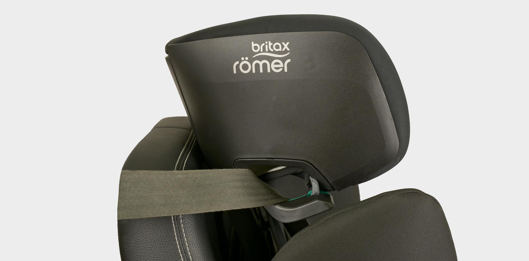 Britax Römer Adventure plus фиксация ремнём