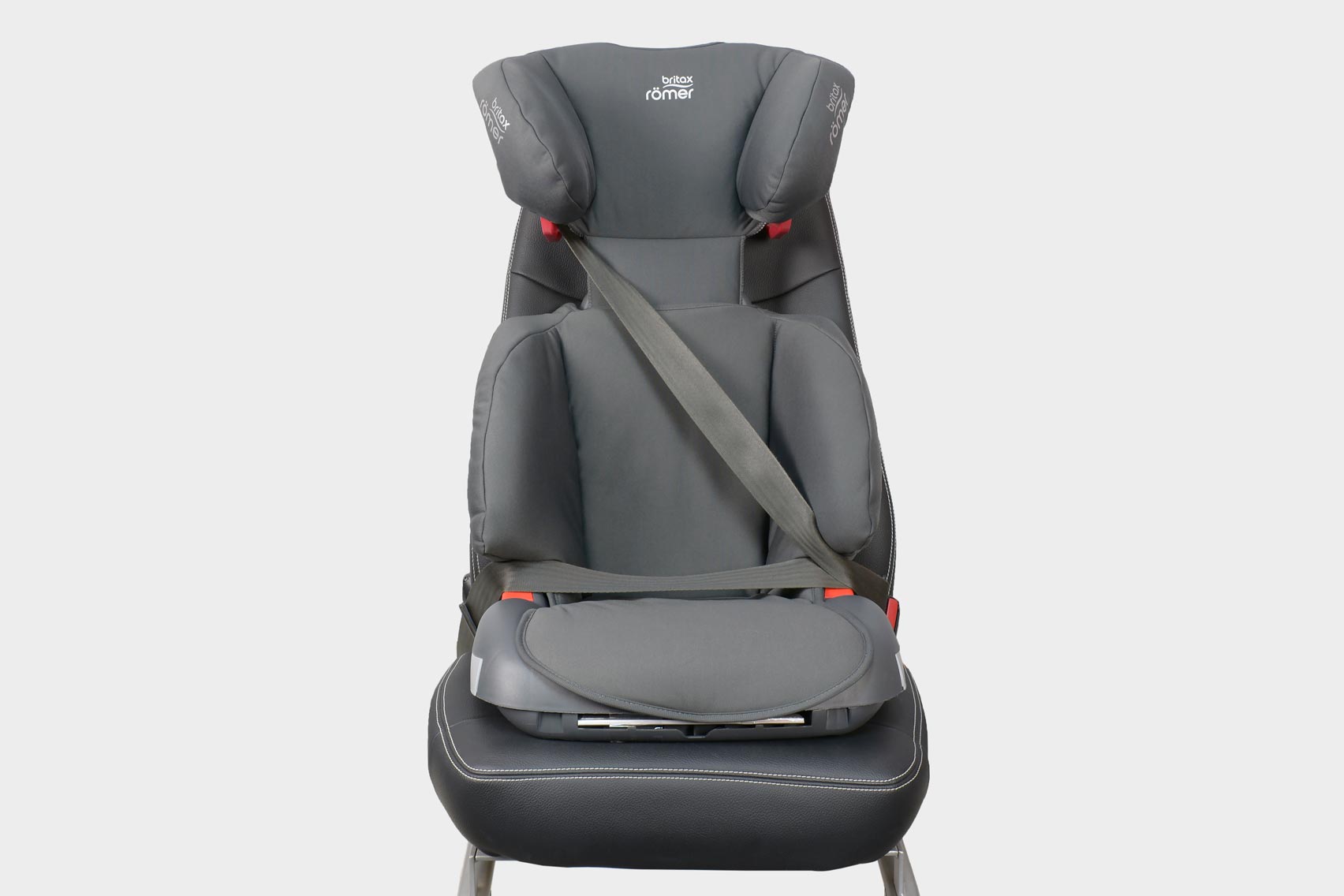 Britax Römer Adventure крепление автомобильным ремнём