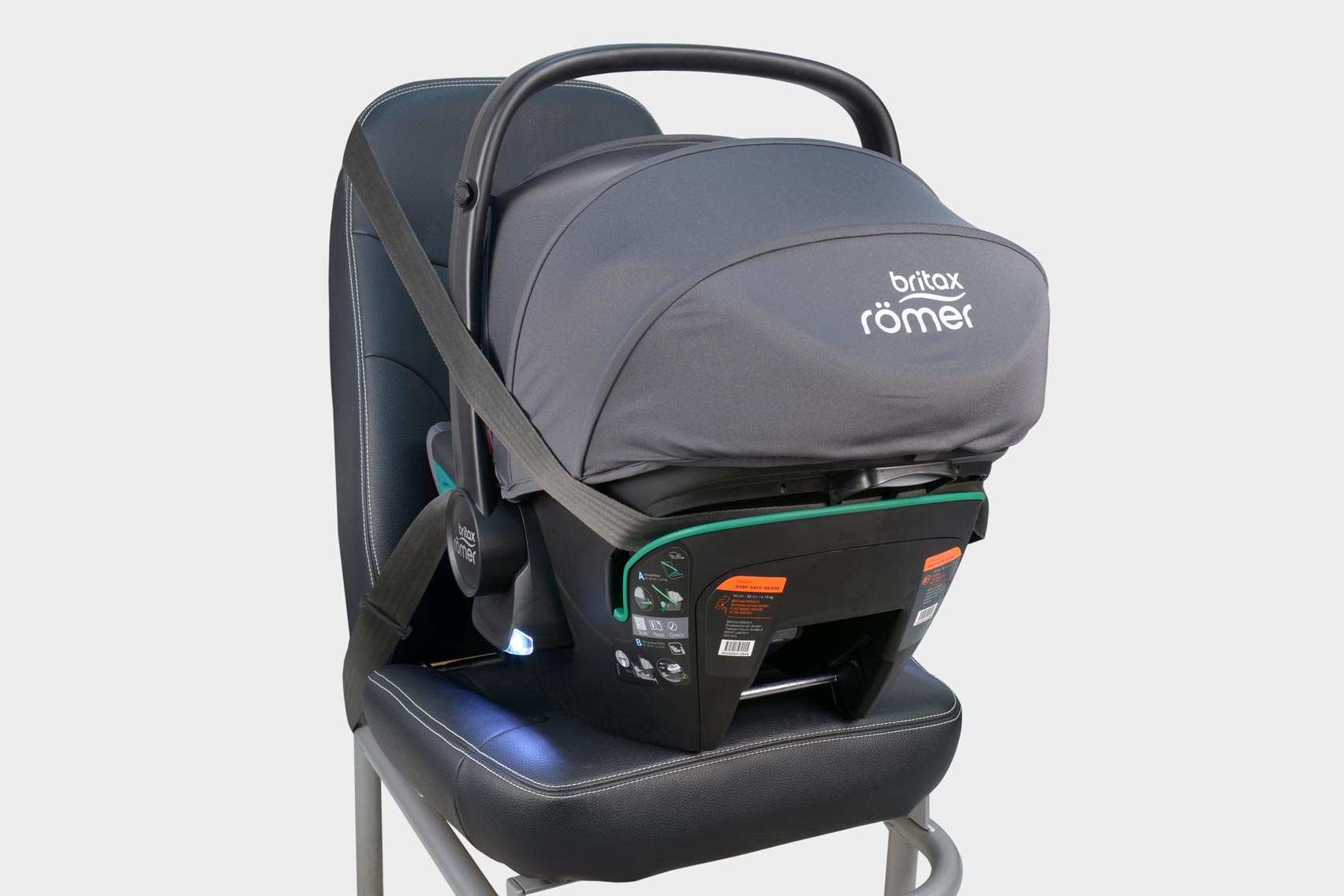 Britax Römer Baby-Safe isense установка ремнём