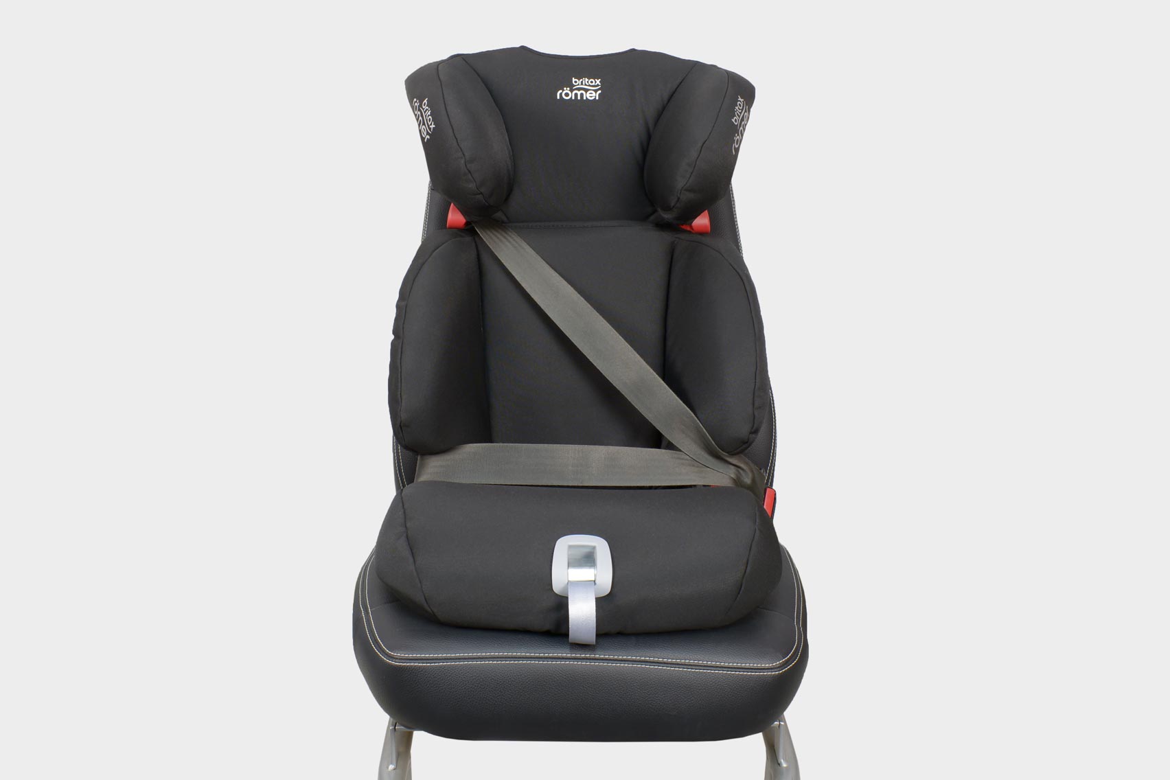 Britax Römer Discovery SL крепление автомобильным ремнём