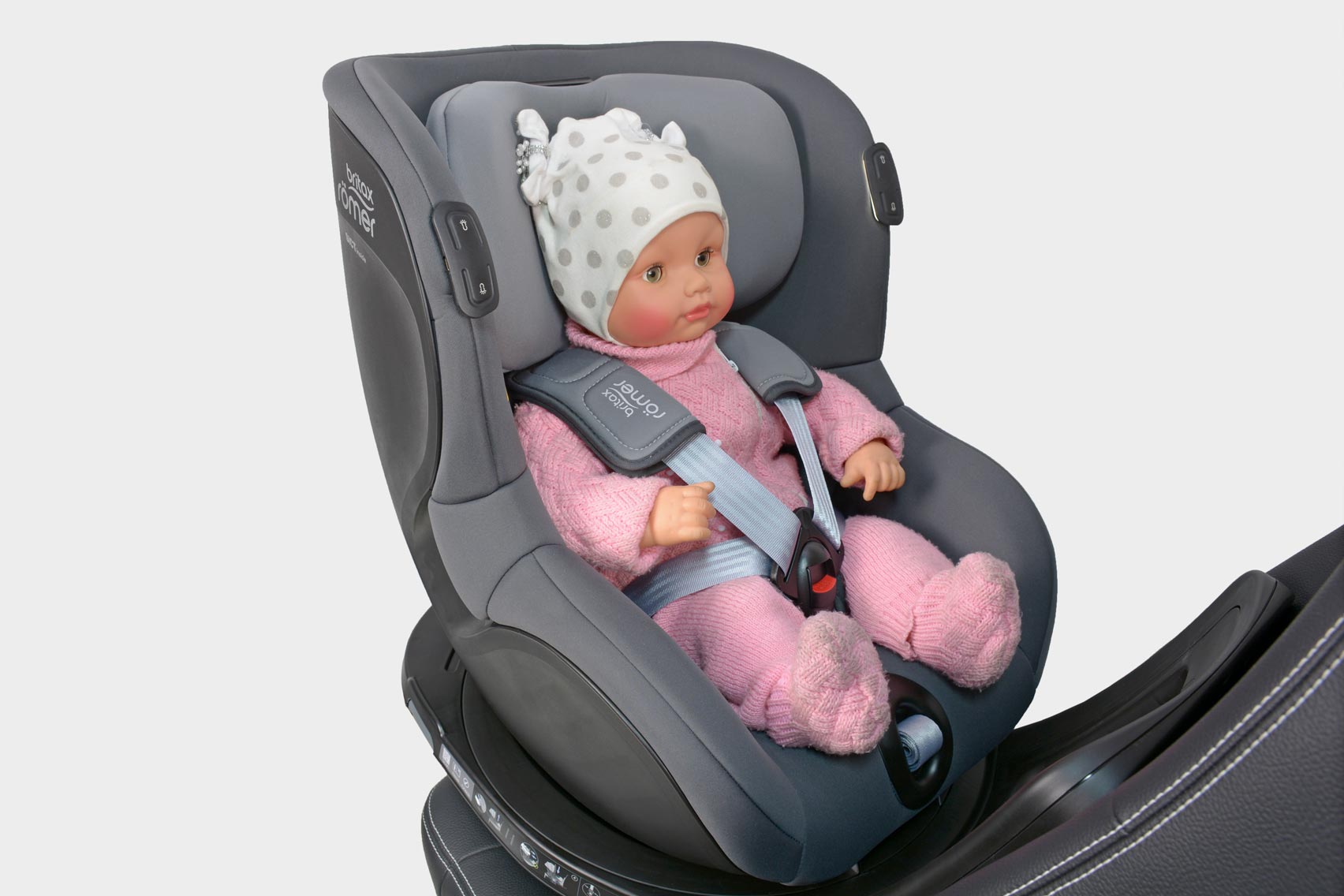 Britax Römer Dualfix isense ребёнок в кресле против хода движения