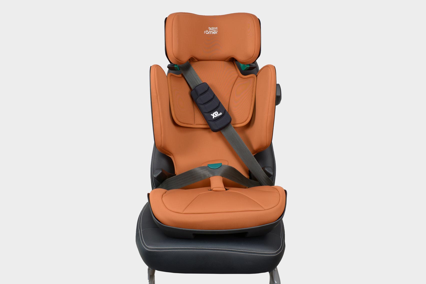 Britax Römer Kidfix i-Size фиксация ребенка ремнём