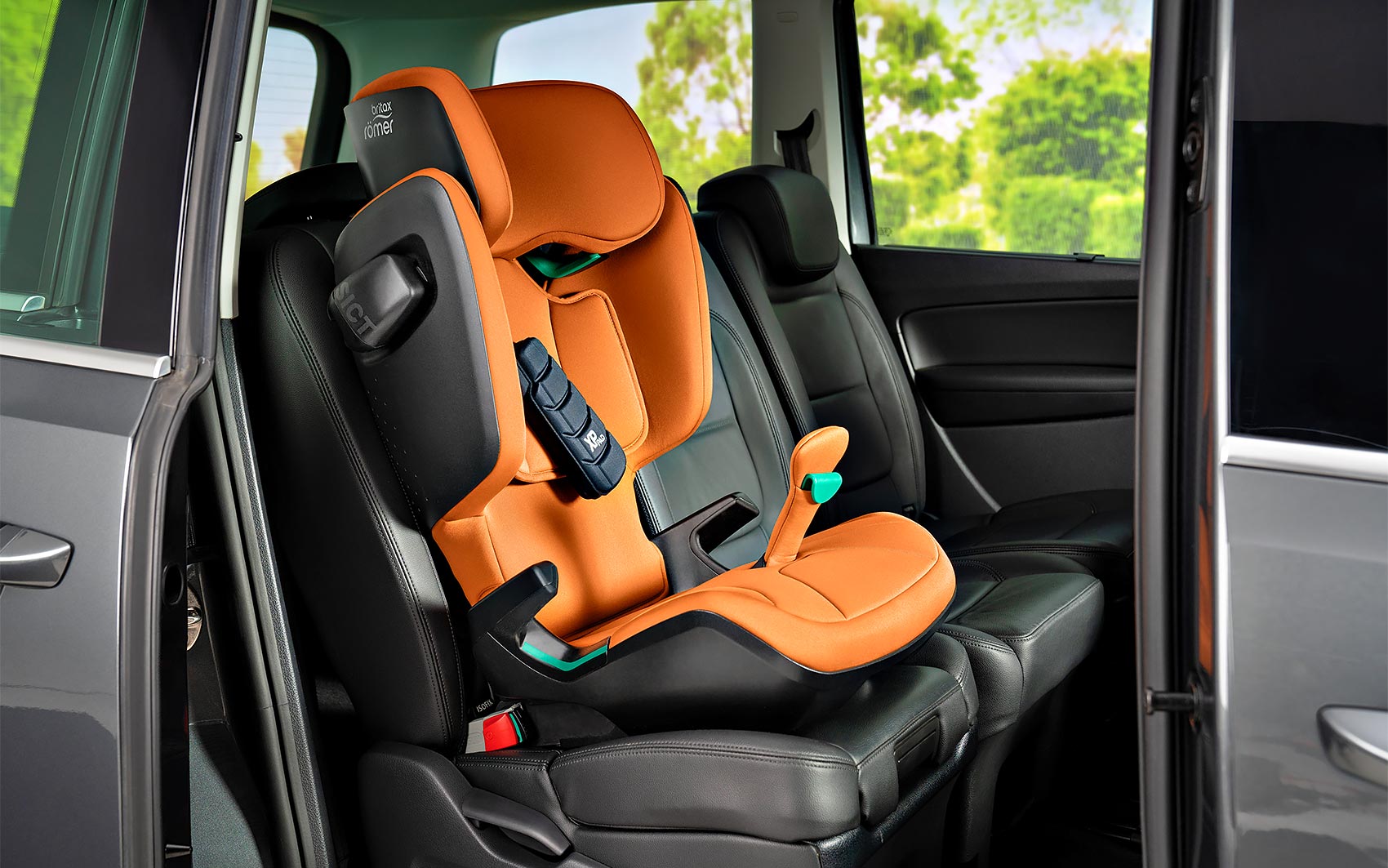 Britax Römer Kidfix i-Size - автокресло в машине