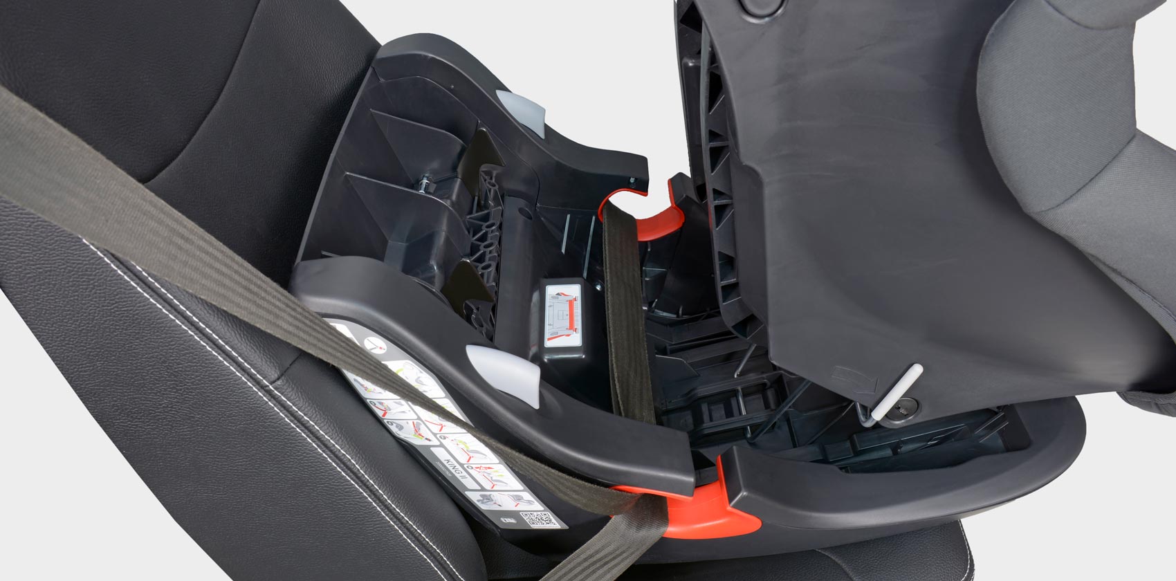 Britax Römer King II крепление ремнём