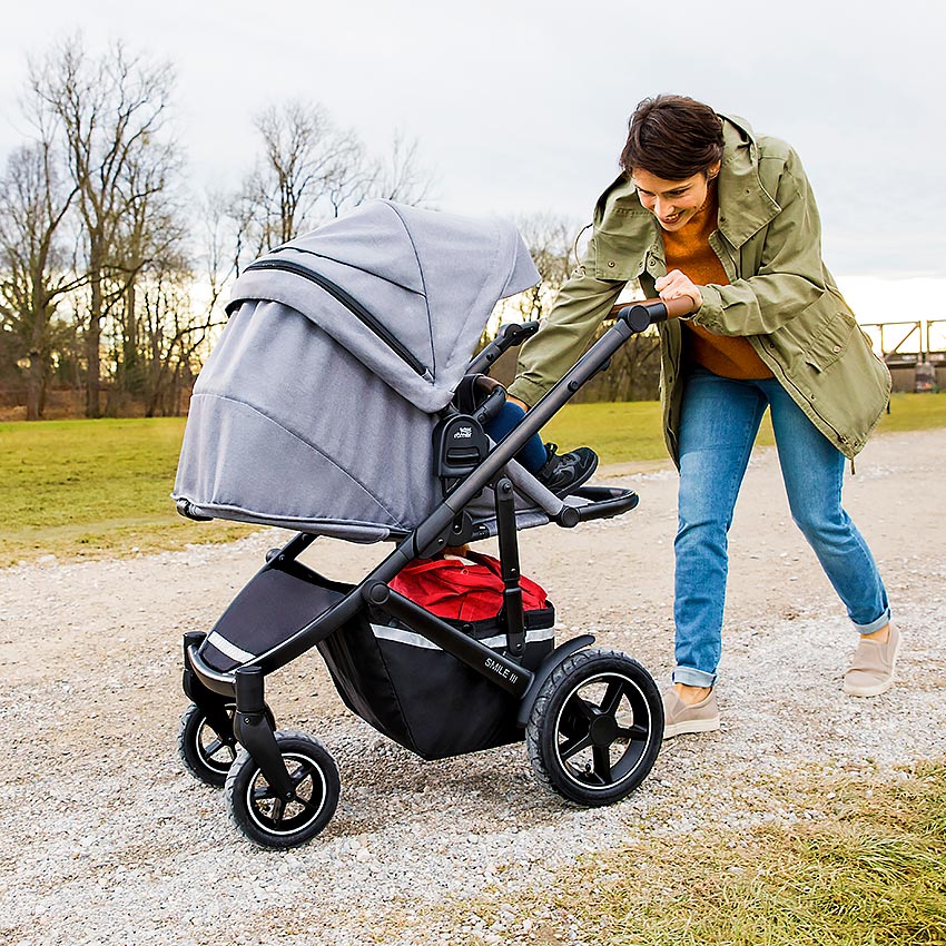 Britax Römer Smile III 3 в 1 - на прогулке в парке