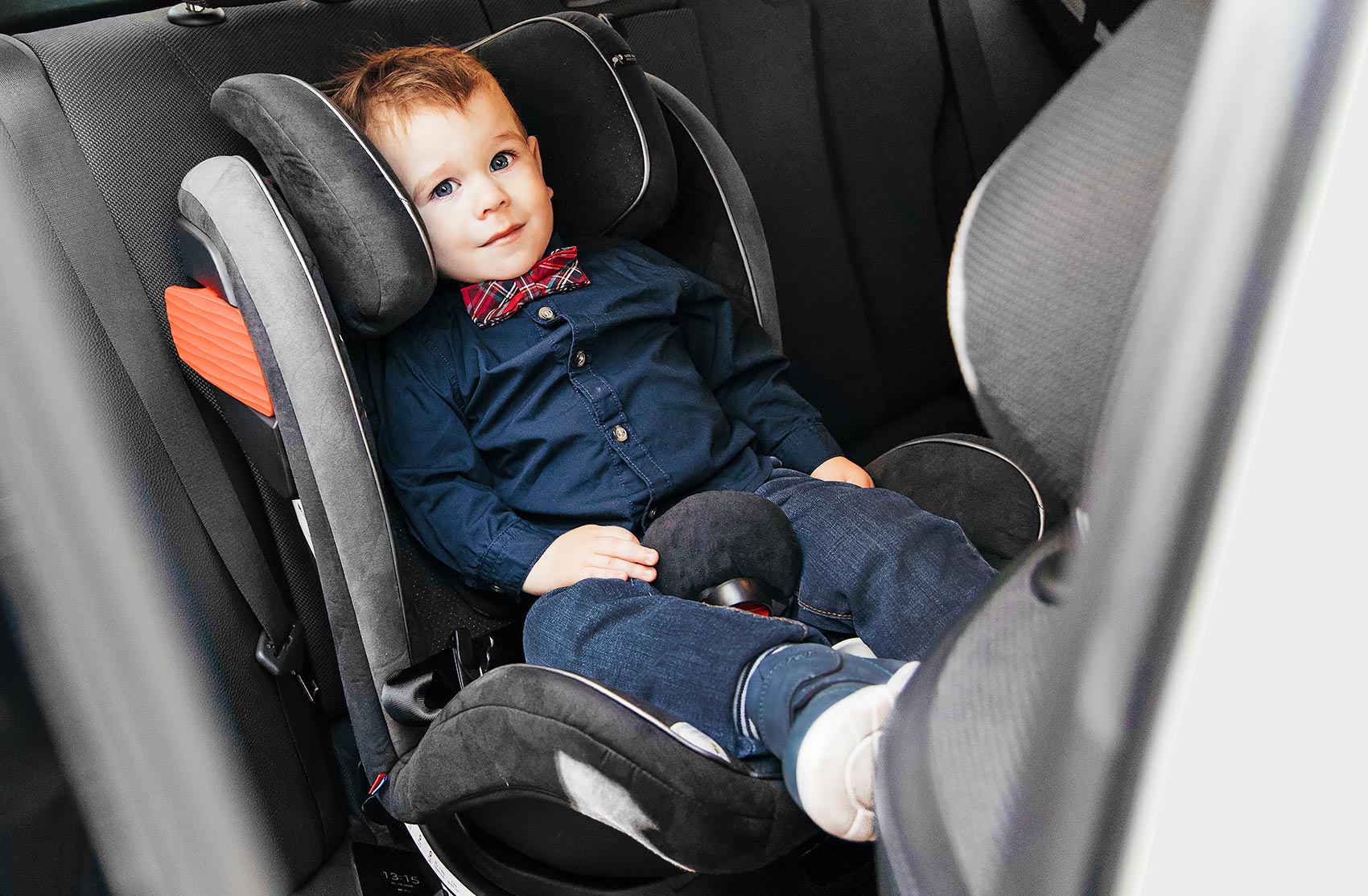 Coletto Ronna isofix - автокресло в машине с ребенком