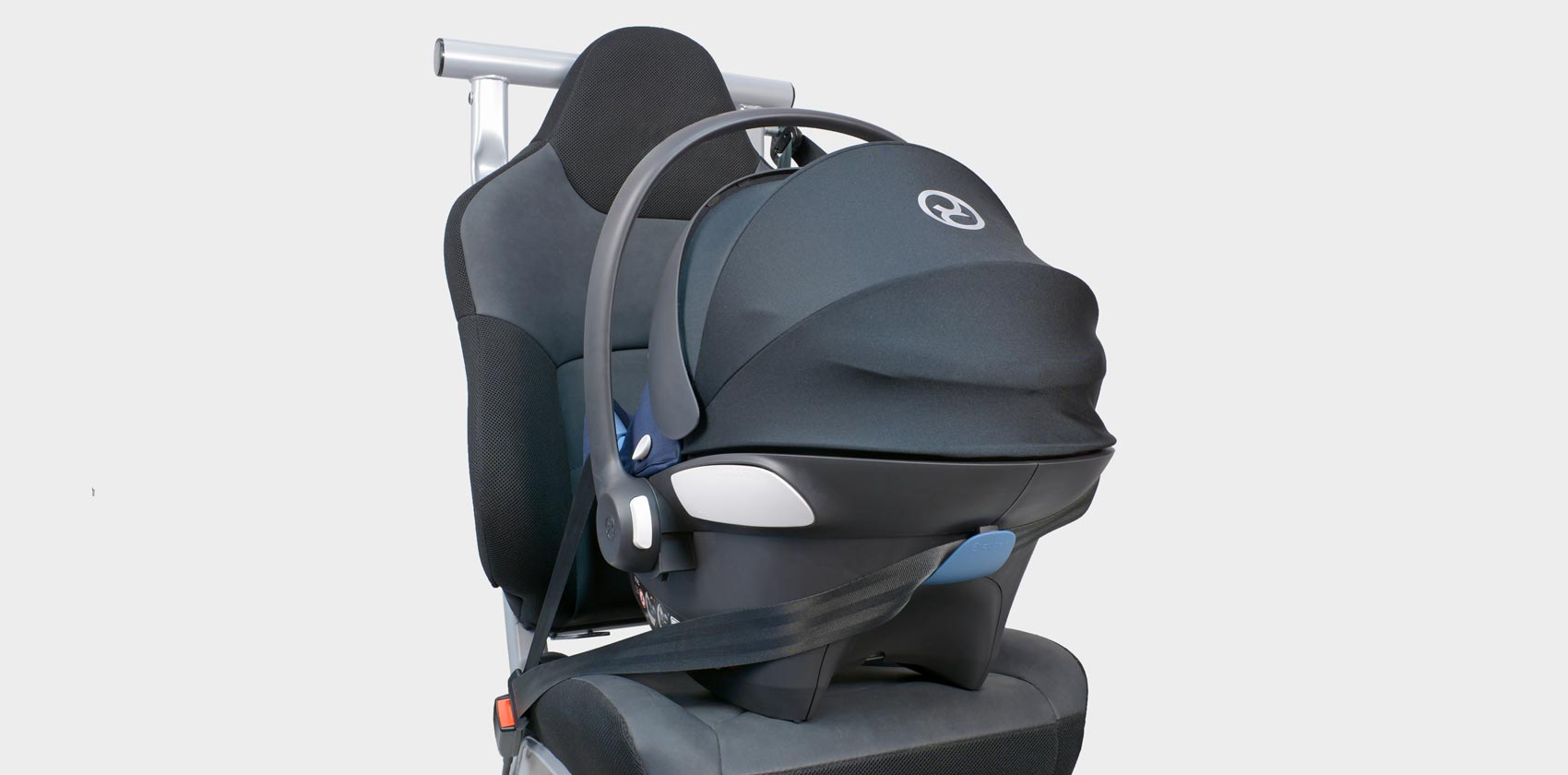 Cybex Aton M i-Size фиксация ремнём