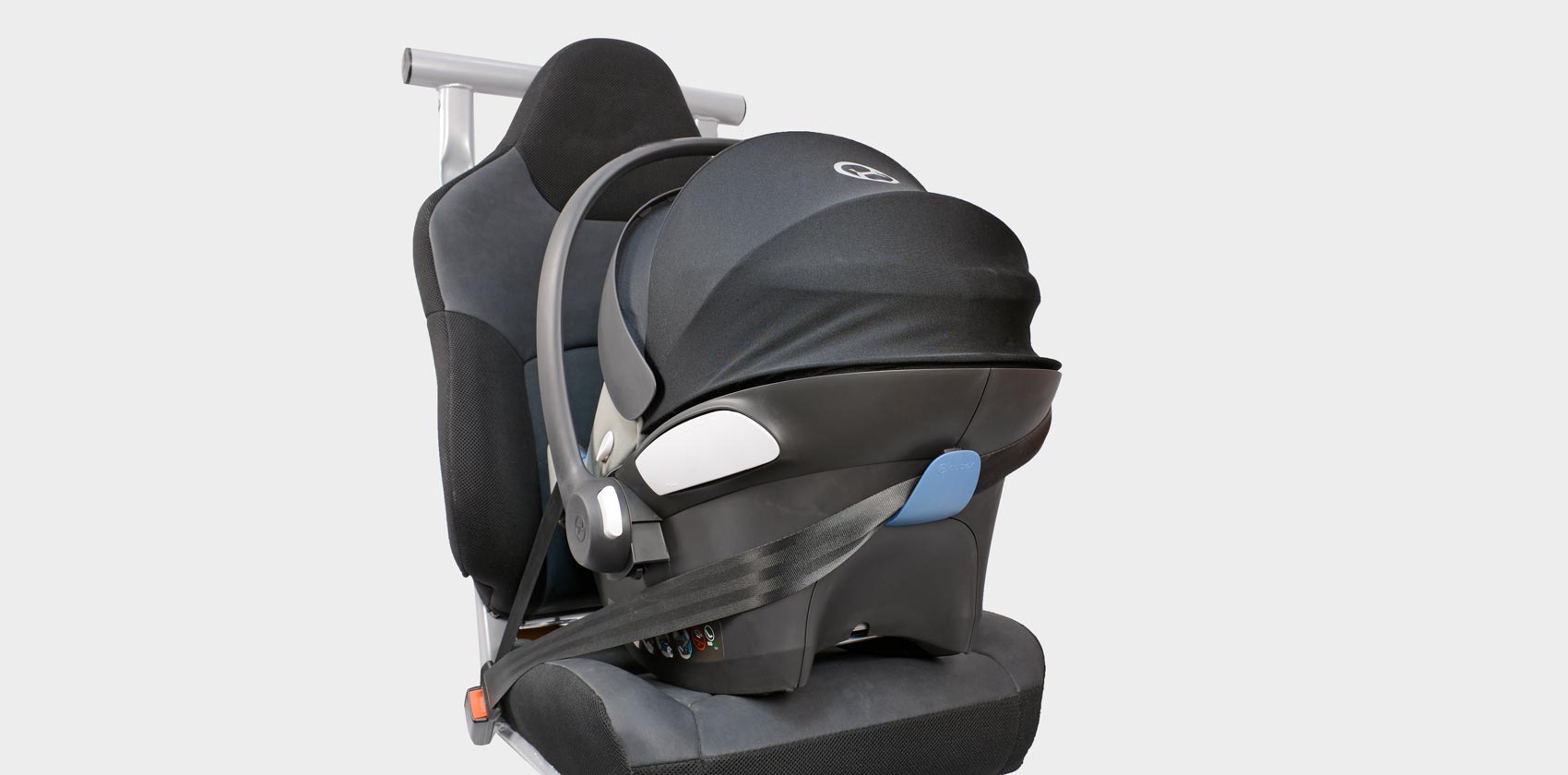 Cybex Aton M + Base M установка ремнём