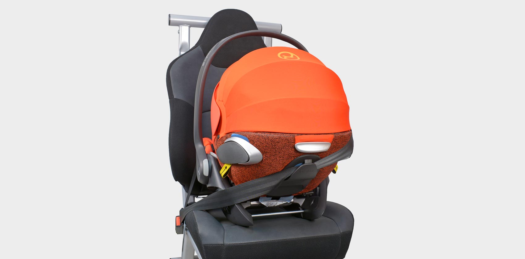 Cybex Cloud Z i-Size направляющая сзади кресла