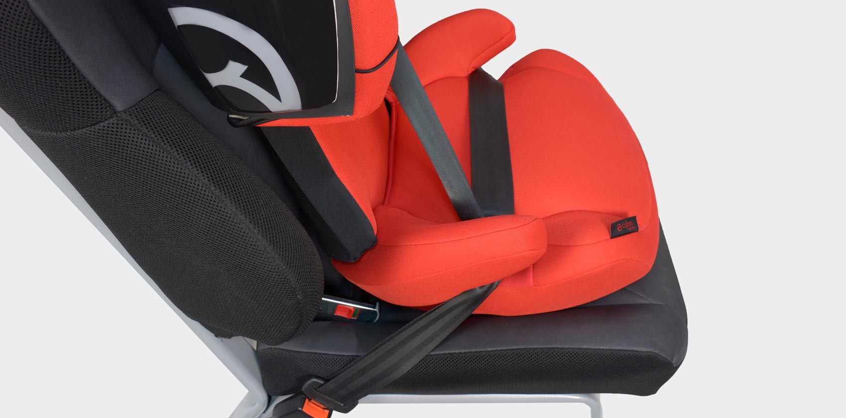 Cybex Solution X2-Fix направление поясного ремня