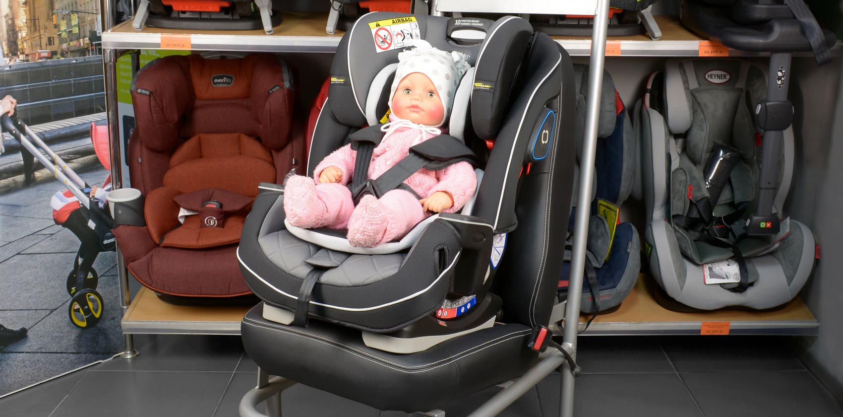 Graco SlimFit LX Фиксация ребёнка