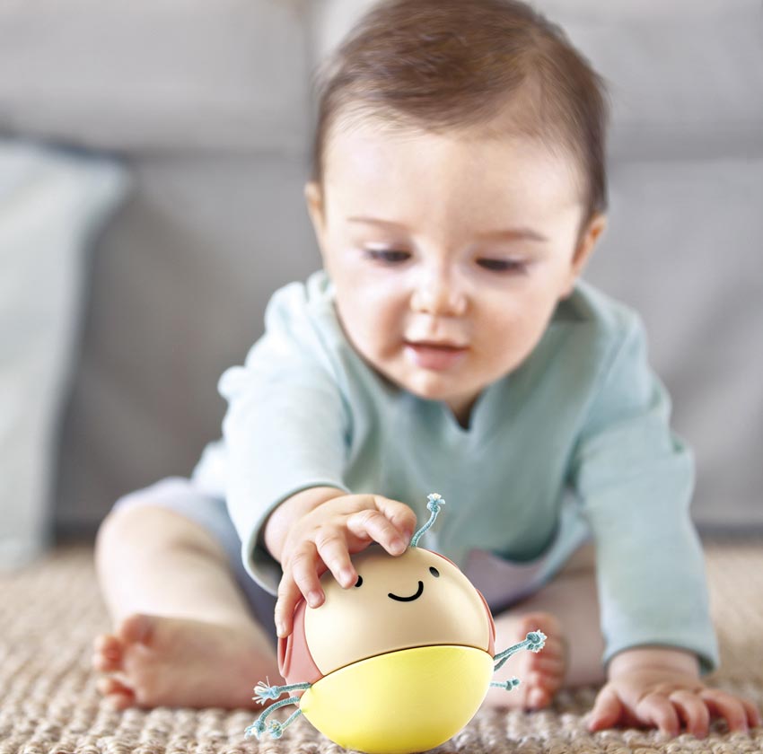 Hape Серия Пастель - Детская погремушка - неваляшка Божья коровка