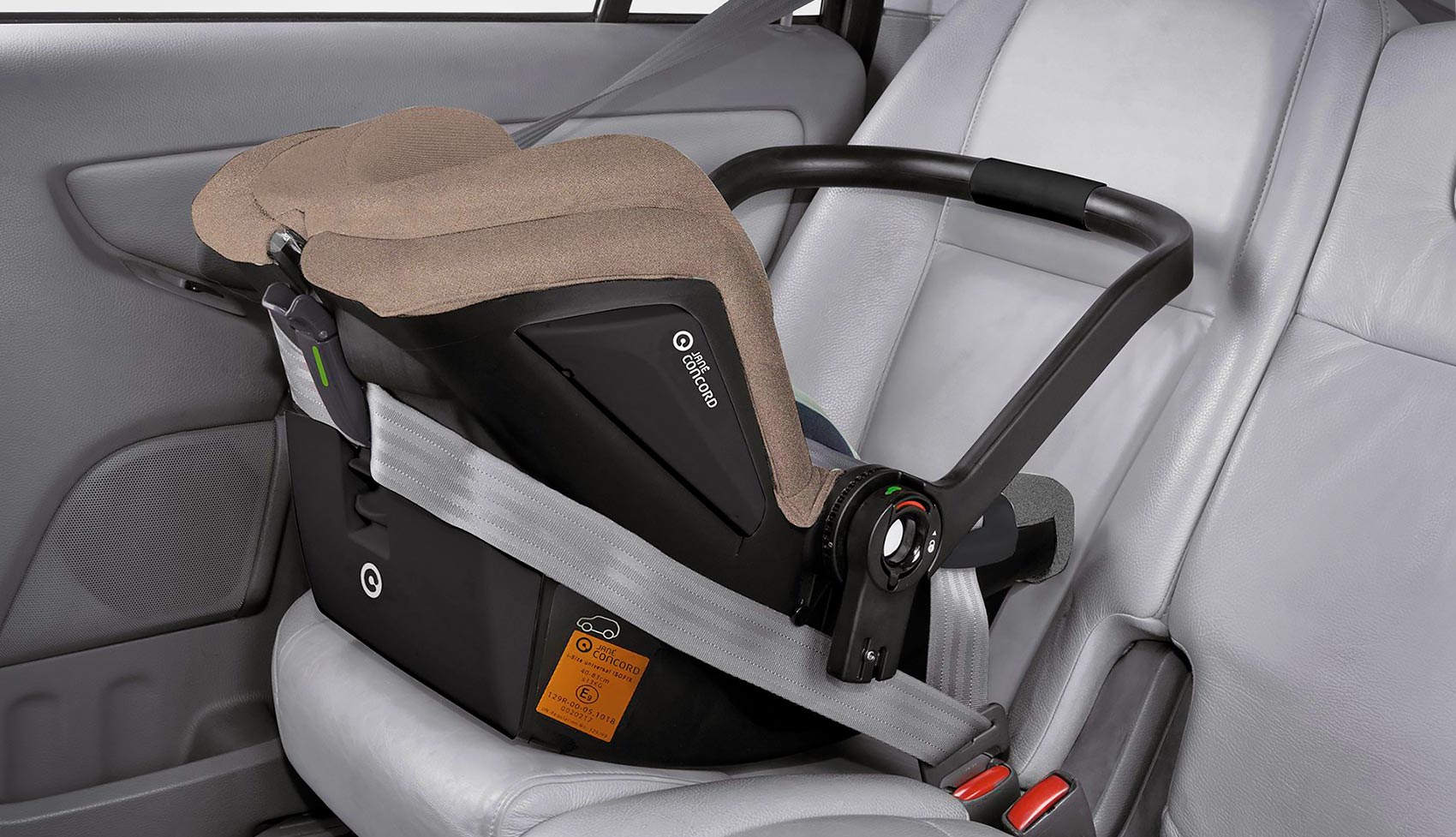 Jane Concord Koos i-Size R1 - автокресло в автомобиле