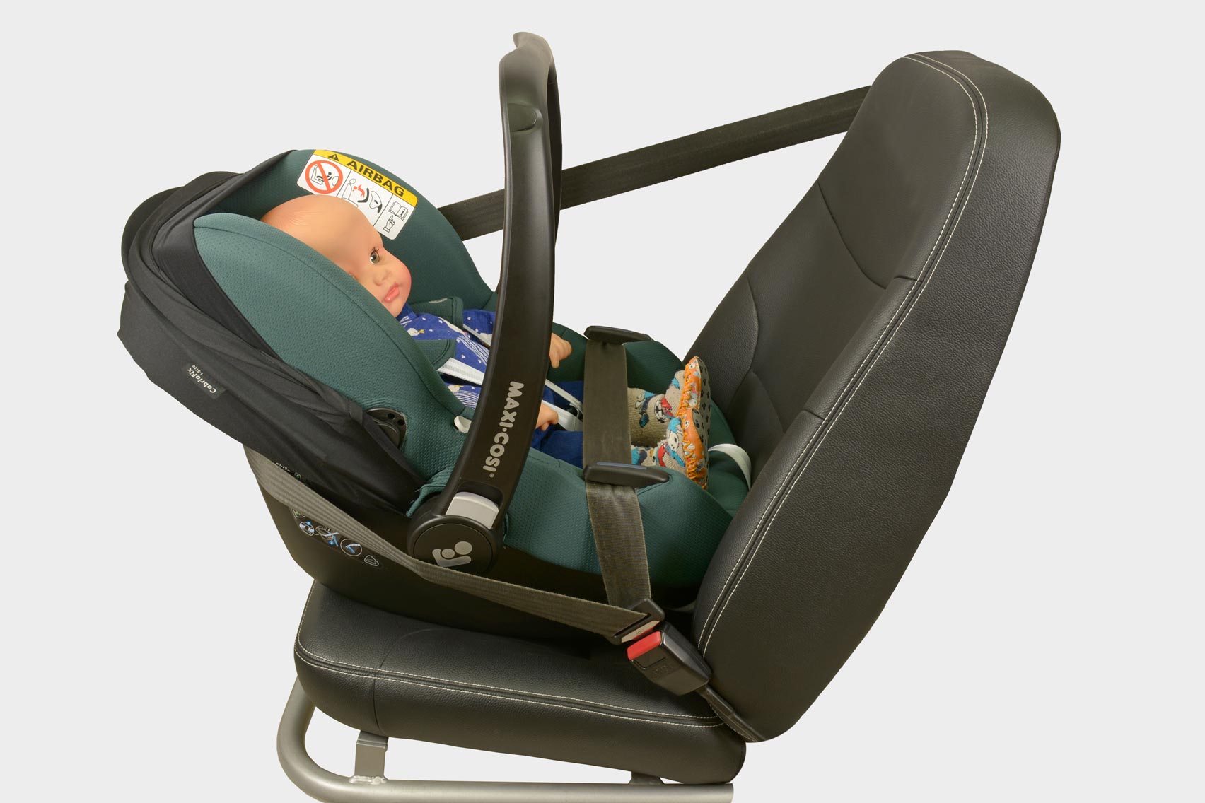 Maxi-Cosi CabrioFix i-Size установка штатным ремнём