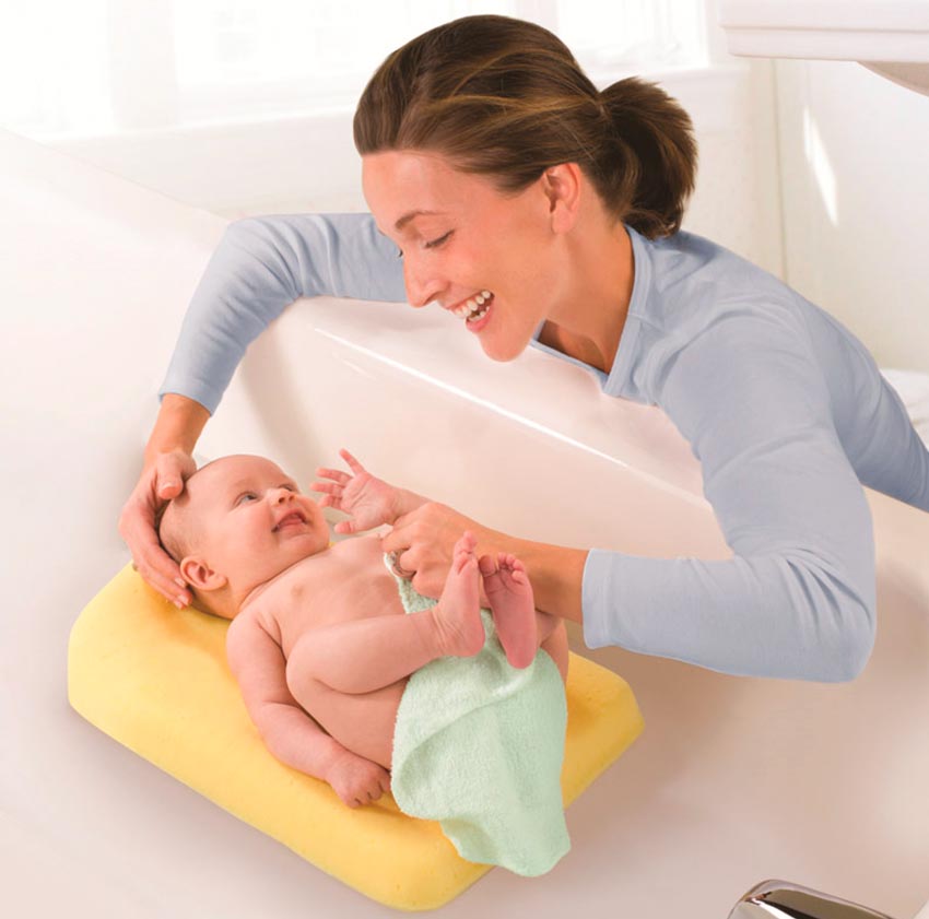 Summer Infant Лежачок-губка для ванной Comfy Bath Sponge