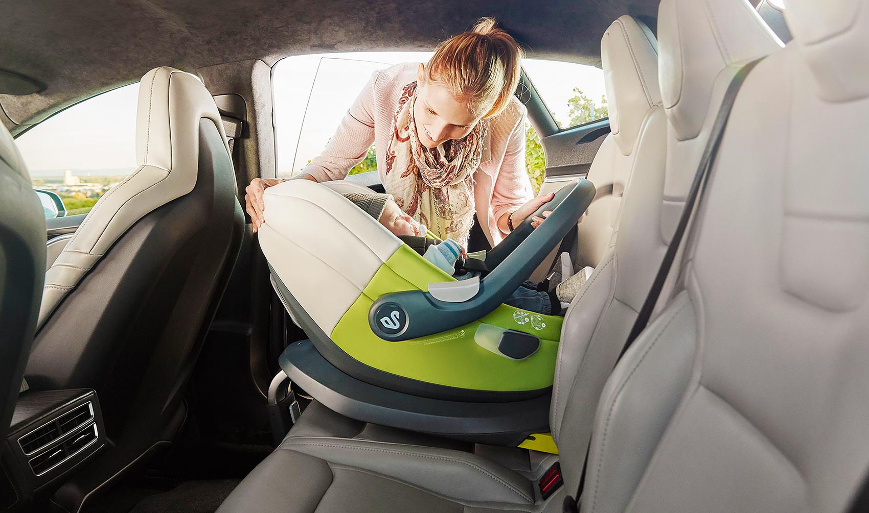 База Swandoo Albert I‐Size Isofix‐Base - в машине с автокреслом